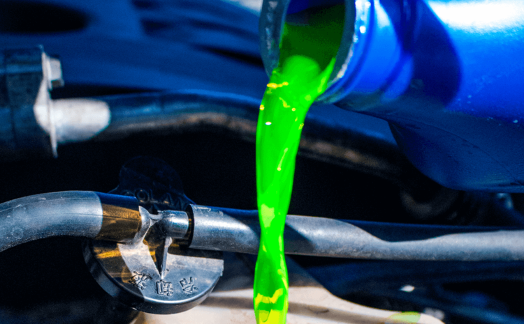  ¿Se puede utilizar agua en el radiador?